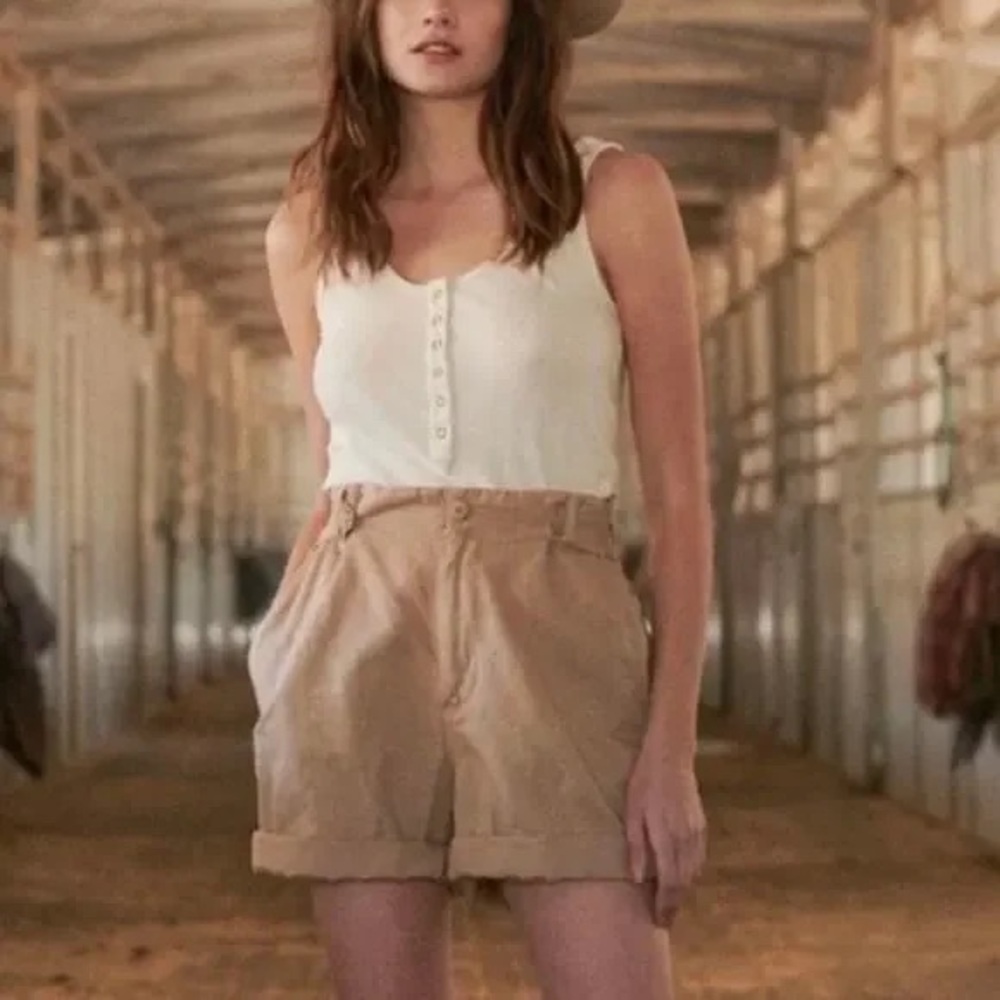 The Great. khaki “Explorer” linen blend high waisted tab back shorts Sz 24 XS